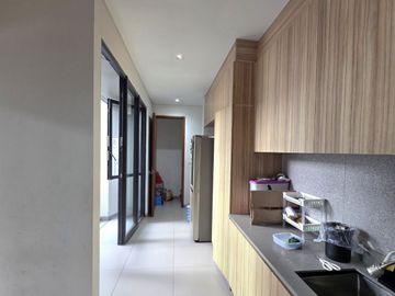 DIJUAL RUMAH MEWAH LYNDON NAVAPARK