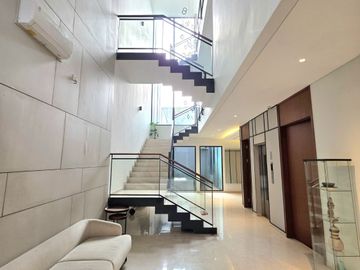 DIJUAL RUMAH MEWAH LYNDON NAVAPARK