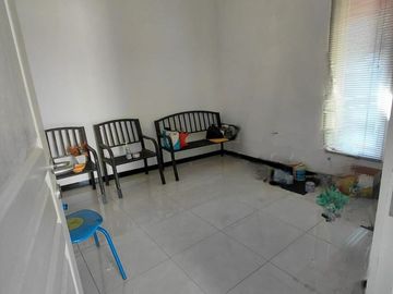 DIJUAL Rumah Terawat Dg Ruang Tamu Open Space Siap Huni Lingkungan Asri Dekat Alun-Alun Kota dan Fasilitas Publik di Cluster Tanjung Priok Sukun