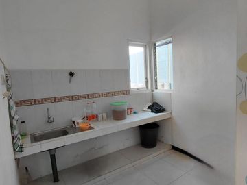 DIJUAL Rumah Terawat Dg Ruang Tamu Open Space Siap Huni Lingkungan Asri Dekat Alun-Alun Kota dan Fasilitas Publik di Cluster Tanjung Priok Sukun