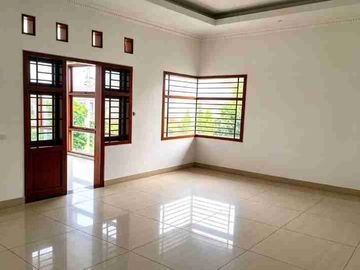 Dijual BU Rumah Jatinegara Indah Jakarta Timur LT 165 LB 240 Siap Huni