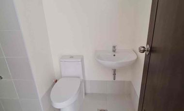 Prime RFO Condo 180k DP Movein Location Boni Studio Rent to Own 1br Rent to Own Mandaluyong Pioneer Woodlands Edsa near BGC NAIA Ayala Pet friendly