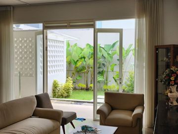 LUAS TANAH 147 M2 – BERADA DI BLOK DEPAN + FULL FURNISHED!! RUMAH 2 LANTAI SIAP HUNI DI GRAND HARVEST WIYUNG SURABAYA BARAT