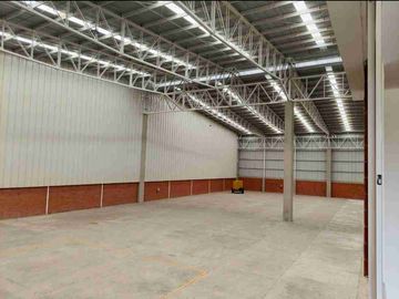 VENDO BODEGA INDUSTRIAL AL PIE DEL AEROPUERTO ALFONSO BONILLA ARAGÓN ÁREA 2000 M2