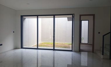 Rumah Mewah Siap Huni di Cluster Hillary Summarecon Bandung