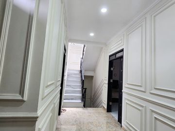 Rumah Mewah Eropa Klasik Full Furnish di Antapani Bandung