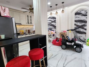 Rumah Mewah Eropa Klasik Full Furnish di Antapani Bandung