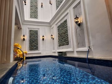 Rumah Mewah Eropa Klasik Full Furnish di Antapani Bandung