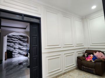 Rumah Mewah Eropa Klasik Full Furnish di Antapani Bandung