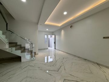 DIJUAL TOWNHOUSE BARU MODERN TAMAN KENTEN PALEMBANG – Lantai Granite Quadra!