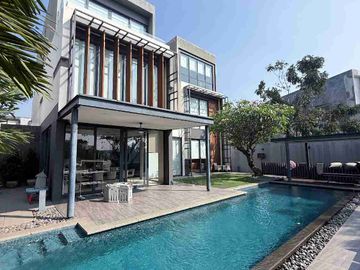 siap huni mewah pool luas Lyndon Navapark BSD