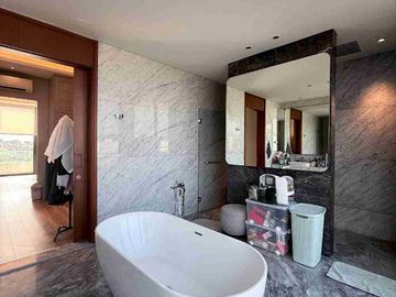 siap huni mewah pool luas Lyndon Navapark BSD