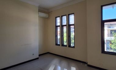 Disewakan rumah 2 lantai di  Royal Residence Lakarsantri Surabaya