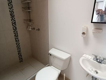 CASA COMERCIAL CON LOCALES