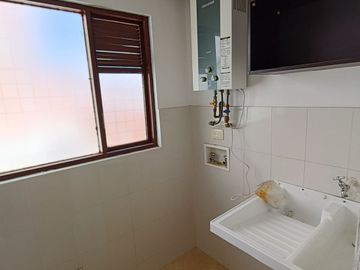 CASA COMERCIAL CON LOCALES