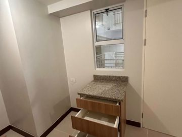 RUSH SALE 1BR UNIT W/ PARKING IN PASAY | ASTON PLACE