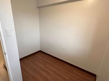 RUSH SALE 1BR UNIT W/ PARKING IN PASAY | ASTON PLACE