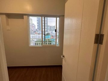 RUSH SALE 1BR UNIT W/ PARKING IN PASAY | ASTON PLACE