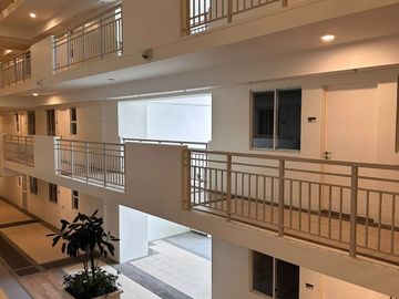 RUSH SALE 1BR UNIT W/ PARKING IN PASAY | ASTON PLACE