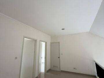 Dijual Cepat Elysia, Suvarna Sutera 10X20 Baru di Cat Beresin Ulang