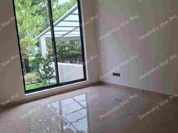 Rumah Baru Mewah Jarang Ada di Giri Loka.  Yuk dicolek