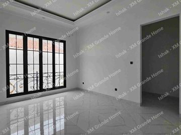 Dijual Rumah Nyaman Lebar 6 di Babatan Pantai Baru Gres Selangkah ke Grand Kenjeran