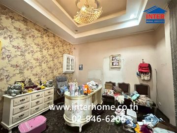 3.5-story commercial building, 40 sq.wa. (approx. 160 sq.m.), near Khlong Si Subdistrict Administrative Organization, on Khlong Luang Road (along the