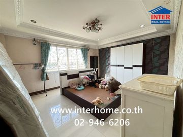 3.5-story commercial building, 40 sq.wa. (approx. 160 sq.m.), near Khlong Si Subdistrict Administrative Organization, on Khlong Luang Road (along the