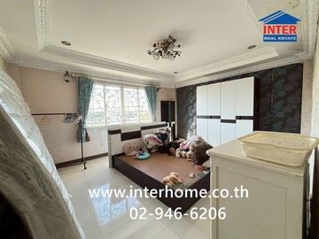 3.5-story commercial building, 40 sq.wa. (approx. 160 sq.m.), near Khlong Si Subdistrict Administrative Organization, on Khlong Luang Road (along the