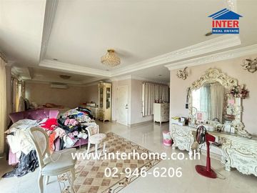 3.5-story commercial building, 40 sq.wa. (approx. 160 sq.m.), near Khlong Si Subdistrict Administrative Organization, on Khlong Luang Road (along the