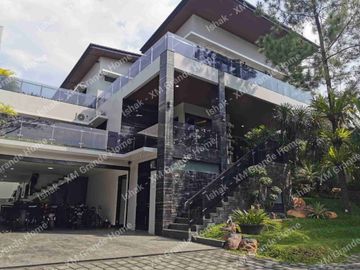 Dijual Rumah Mewah 3 Lantai di Riverside Malang Selangkah ke Hotel Harris Malang
