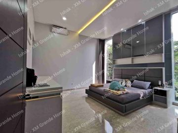 Dijual Rumah Mewah 3 Lantai di Riverside Malang Selangkah ke Hotel Harris Malang