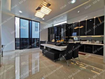 Dijual Rumah Mewah 3 Lantai di Riverside Malang Selangkah ke Hotel Harris Malang