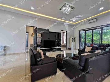 Dijual Rumah Mewah 3 Lantai di Riverside Malang Selangkah ke Hotel Harris Malang