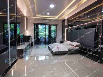 Dijual Rumah Mewah 3 Lantai di Riverside Malang Selangkah ke Hotel Harris Malang