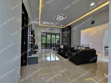 Dijual Rumah Mewah 3 Lantai di Riverside Malang Selangkah ke Hotel Harris Malang