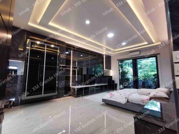 Dijual Rumah Mewah 3 Lantai di Riverside Malang Selangkah ke Hotel Harris Malang