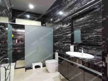 Dijual Rumah Mewah 3 Lantai di Riverside Malang Selangkah ke Hotel Harris Malang