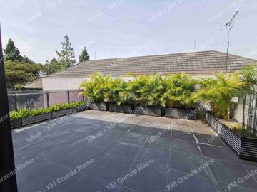 Dijual Rumah Mewah 3 Lantai di Riverside Malang Selangkah ke Hotel Harris Malang