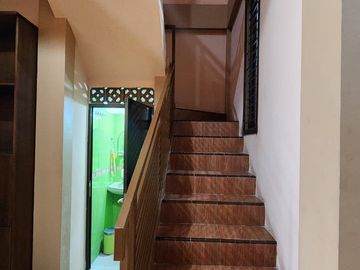 Dijual Rumah 2 Lantai di Rempoa Ciputat