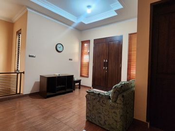 Dijual Rumah 2 Lantai di Rempoa Ciputat