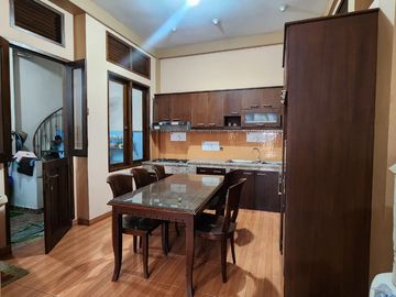 Dijual Rumah 2 Lantai di Rempoa Ciputat