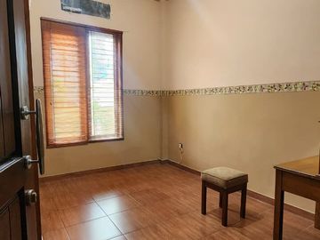 Dijual Rumah 2 Lantai di Rempoa Ciputat