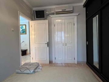 disewakan rumah di rafles hills