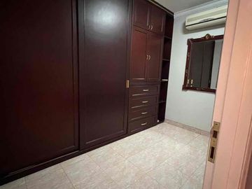 disewakan rumah di rafles hills