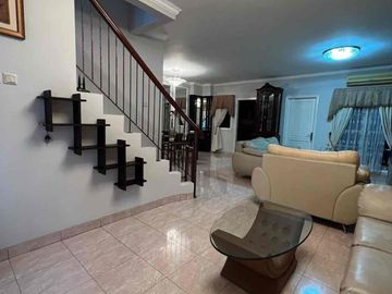 disewakan rumah di rafles hills