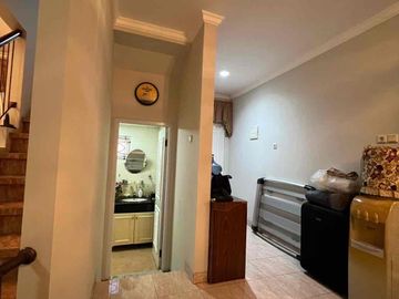 disewakan rumah di rafles hills