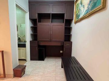 disewakan rumah di rafles hills
