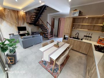 DIJUAL RUMAH MODERN DI CIGADUNG DAGO COBLONG BANDUNG Dgn Kolam Pribadi