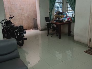 Rumah 2 Lantai 4+1 Kamar Jalan Boulevard Sektor 7A